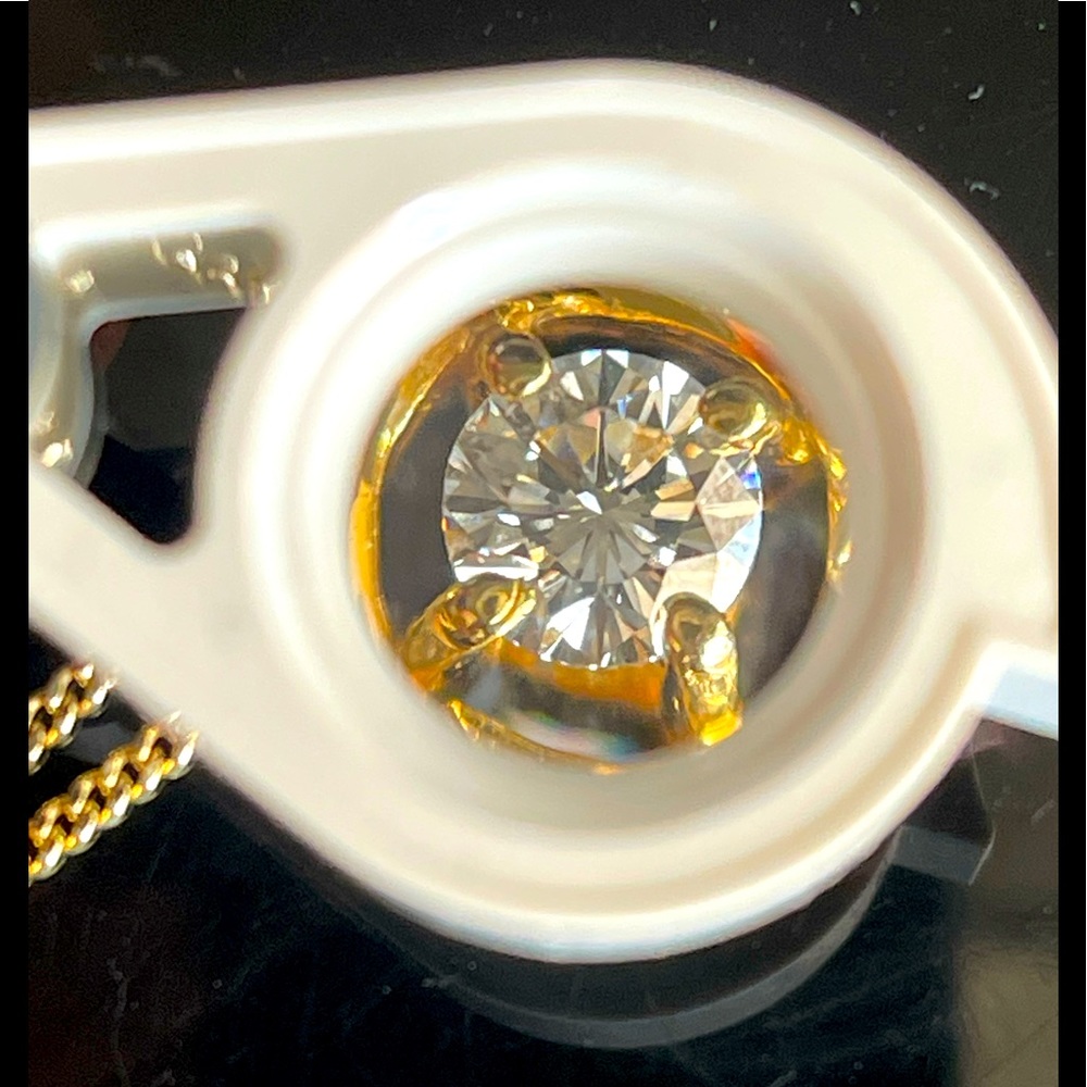 Diamond pendant w chain.         #45